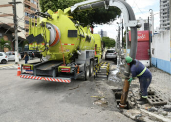 Prefeitura de Natal intensifica limpeza da drenagem e já ultrapassa 473 km de galerias desobstruídas