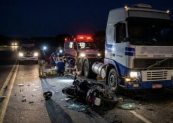 Homem morre em colisão frontal entre moto e caminhão trator na BR 304 no Oeste do RN