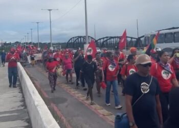 VÍDEO: MST realiza marcha com cerca de 600 integrantes em Natal rumo à Governadoria do RN
