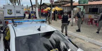 Vendedor de passeios turísticos é morto a tiros em quiosque da Praia do Meio em Natal