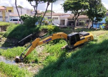 Lagoas de Cidade da Esperança, Planalto e Integração recebem serviço de limpeza da Prefeitura de Natal