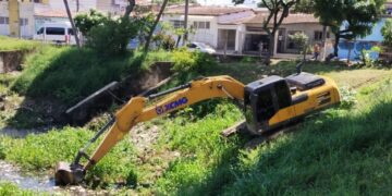 Lagoas de Cidade da Esperança, Planalto e Integração recebem serviço de limpeza da Prefeitura de Natal