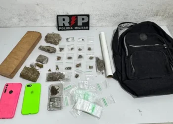 Polícia apreende drogas e desarticula possível ponto de tráfico na zona Norte de Natal