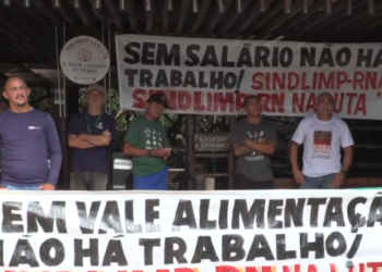 [VÍDEO] Terceirizados paralisam atividades por atraso salarial e fecham Cajueiro e Parque das Dunas