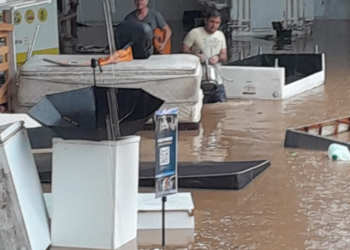 Bazar da ONG ReforAMAR é destruído por alagamento causado pelas chuvas