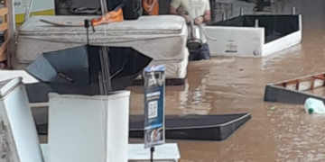 Bazar da ONG ReforAMAR é destruído por alagamento causado pelas chuvas