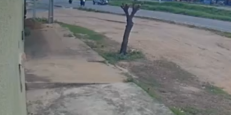 [VÍDEO] Motociclista morre após ser atingido por viatura na BR-304 em Mossoró