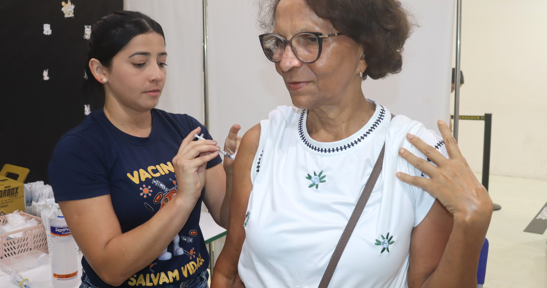 Ponto extra de vacinação do Shopping Midway Mall volta a funcionar em novo local na segunda (4)