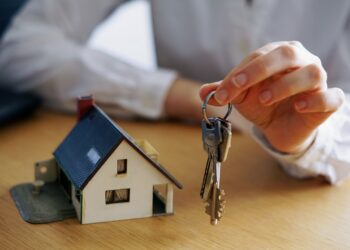 Atraso na entrega de imóveis comprados na planta: entenda os direitos do comprador e o que diz a Justiça