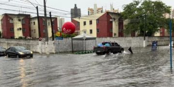 Chuva causa alagamentos e deixa avenidas de Parnamirim intransitáveis; veja pontos