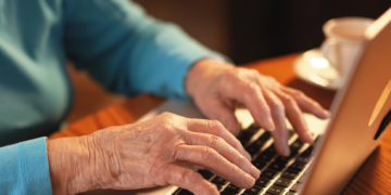 Digitalização do governo avança, mas exclui população sem acesso ou letramento digital