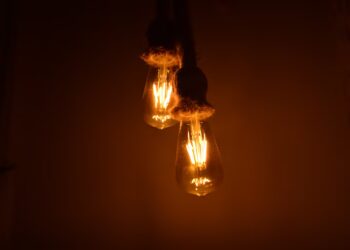 Quase 8 milhões de famílias com direito a desconto na conta de luz seguem fora do benefício