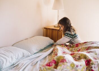 Tarefas domésticas fortalecem autonomia e responsabilidade em crianças