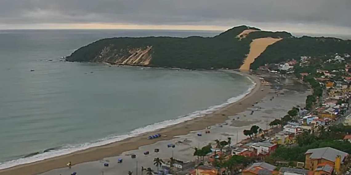 Obra cara e mal feita: Ponta Negra alaga após chuvas e expõe falha recorrente na drenagem