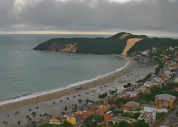 Obra cara e mal feita: Ponta Negra alaga após chuvas e expõe falha recorrente na drenagem