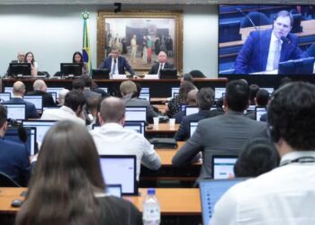 CCJ da Câmara dá aval à proposta que acaba com a escala 6×1