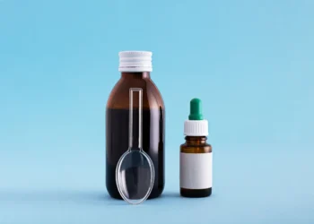 Anvisa manda retirar do mercado substância usada em xaropes para tosse