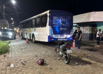 Motociclista morre após bater em ônibus na Grande Natal; polícia apura circunstâncias