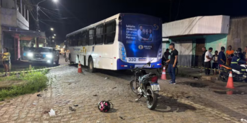 Motociclista morre após bater em ônibus na Grande Natal; polícia apura circunstâncias