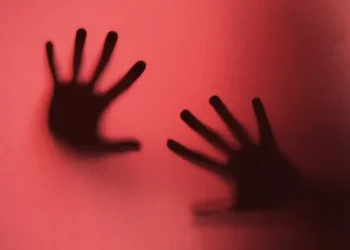 Novas leis entram em vigor e ampliam punição e controle em casos de violência contra mulheres