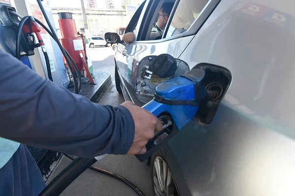 Gasolina sobe R$ 0,20 na Refinaria Clara Camarão e acumula alta de 68,12% em 91 dias
