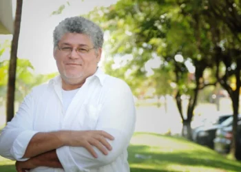Reedição de “Crônica da Banalidade” resgata a escrita visceral de Carlão de Souza
