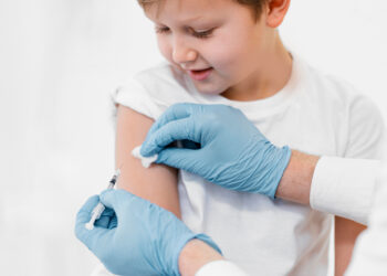 Escolas públicas de Natal começam hoje (25) a aplicar vacinas contra gripe, Covid e HPV