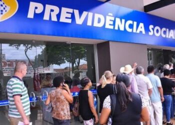 Fila do INSS passa de 54 mil pedidos no RN e mais de 31 mil estão fora do prazo