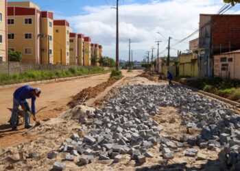 Prefeitura de Parnamirim realiza pavimentação da Avenida Brasil, na Coophab