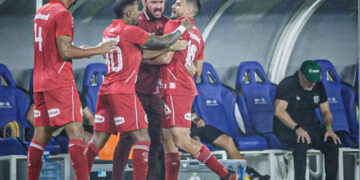 Com gol de Galvan, América bate Central e assume liderança do A8