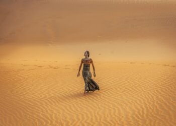 Skarimbó lança clipe de “Miudinho” e expande o universo visual do álbum “Dunares”