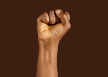 Caso de racismo contra menino vendedor de paçocas mobiliza polícia e Ministério Público