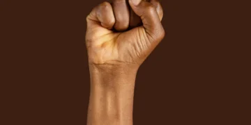 Caso de racismo contra menino vendedor de paçocas mobiliza polícia e Ministério Público