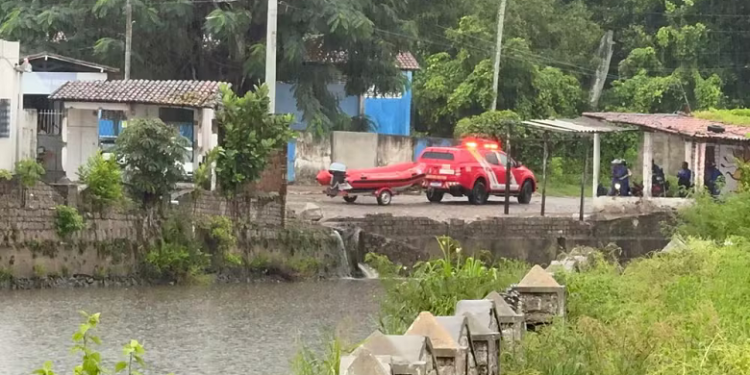 Bombeiros fazem buscas por homem que desapareceu em rio na Grande Natal
