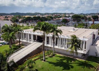 Com 49 mil inscritos para 175 vagas, concurso escancara disputa por empregos estáveis no RN