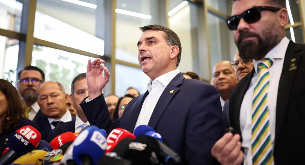 Flávio confirma encontro com Vorcaro após banqueiro ter sido preso