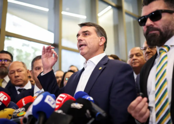Flávio confirma encontro com Vorcaro após banqueiro ter sido preso