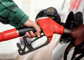 Preço da gasolina sobe até R$ 7,49 em Natal e entra na mira do Procon
