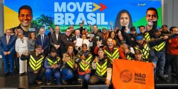 Governo do Brasil cria programa com até R$ 30 bi em crédito para motoristas de aplicativos e taxistas financiarem carro novo
