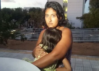 Lei em Natal garante permanência de mães com filhos em sala após casos de exclusão em universidades