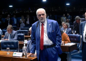 Jaques Wagner admite relação com ex-sócio do Master, nega favorecimento e critica PF