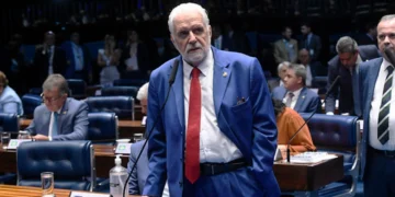 Jaques Wagner admite relação com ex-sócio do Master, nega favorecimento e critica PF