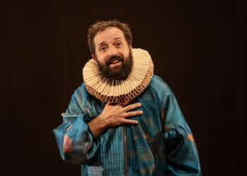 Gregorio Duvivier celebra 300 mil espectadores com a turnê de “O Céu da Língua” pelo Nordeste