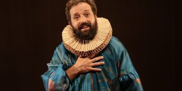 Gregorio Duvivier celebra 300 mil espectadores com a turnê de “O Céu da Língua” pelo Nordeste