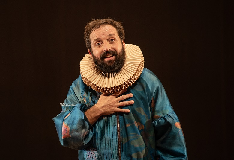 Gregorio Duvivier celebra 300 mil espectadores com a turnê de “O Céu da Língua” pelo Nordeste