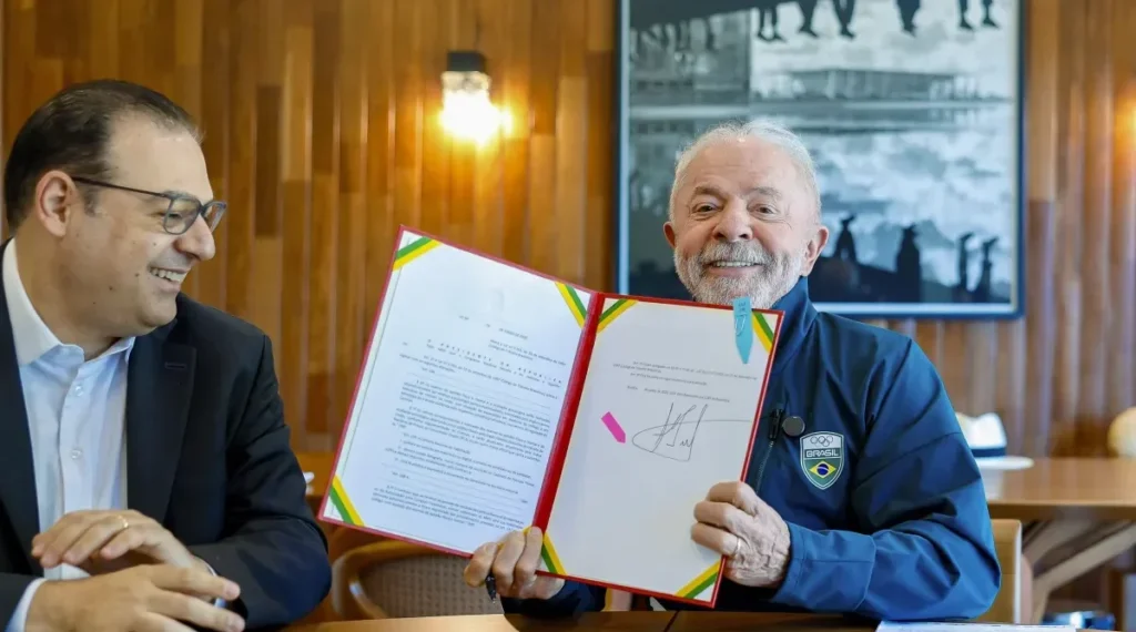 Lula sanciona lei que garante renovação automática da CNH