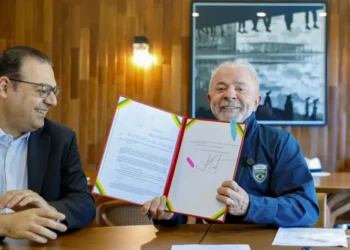 Lula sanciona lei que garante renovação automática da CNH