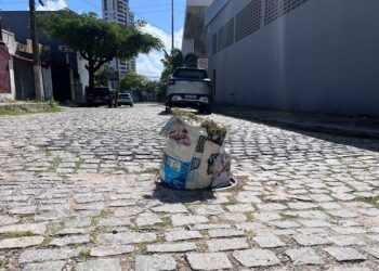 Bueiro aberto é risco de acidentes na Zona Leste de Natal