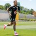 Neymar treina em campo com a Seleção pela primeira vez após lesão