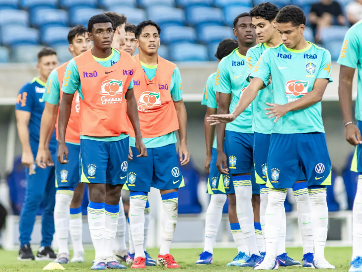 Seleção Brasileira Sub-17 enfrenta os Estados Unidos na Arena das Dunas, em Natal, neste domingo (7)